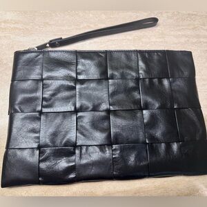 🔥 Bottega Veneta black leather wristlet pouch clutch NWT 🔥Hot gift!!!!!